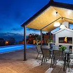 Seaview Roko Villa