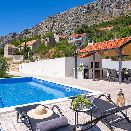 Seaview Roko Villa *